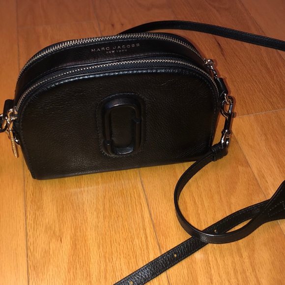 Marc Jacobs Handbags - Marc Jacobs Small Shutter Leather Camera Bag